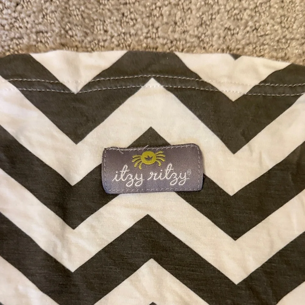 Itzy Ritzy cover touch gray
