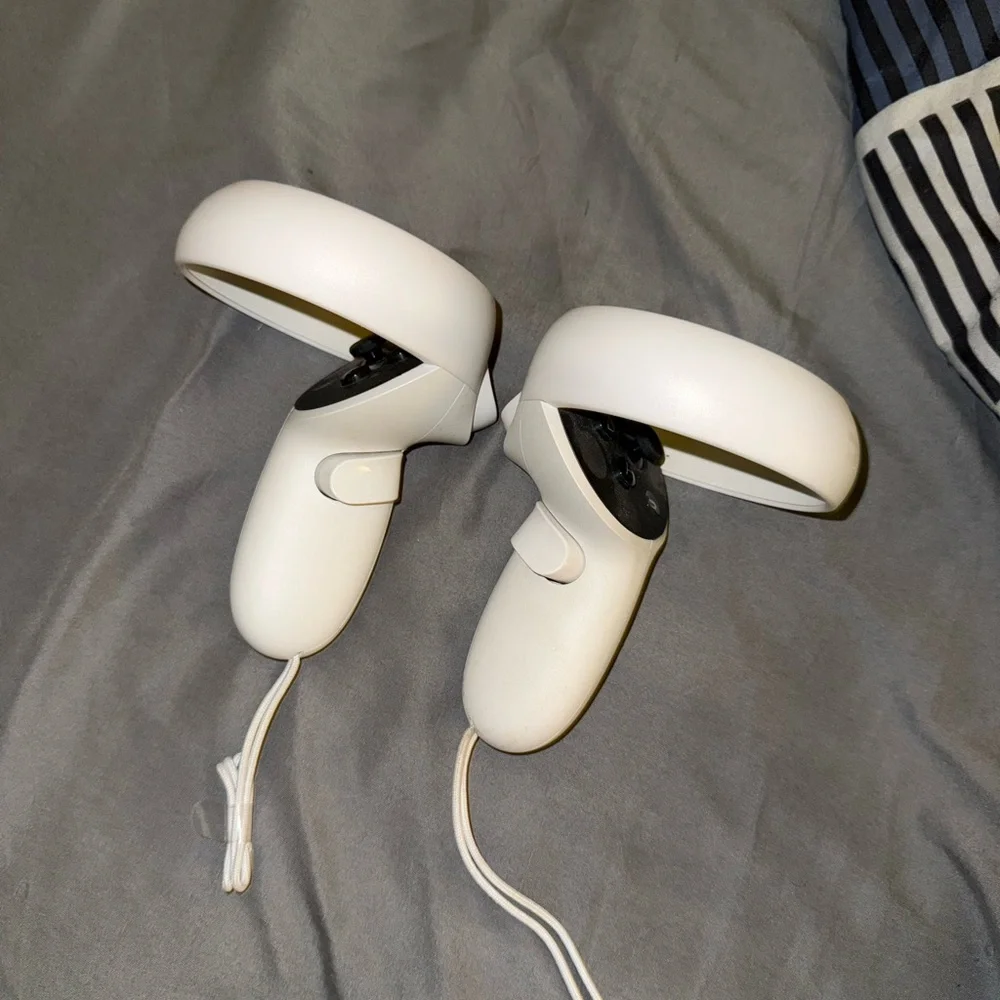 White VR Headset