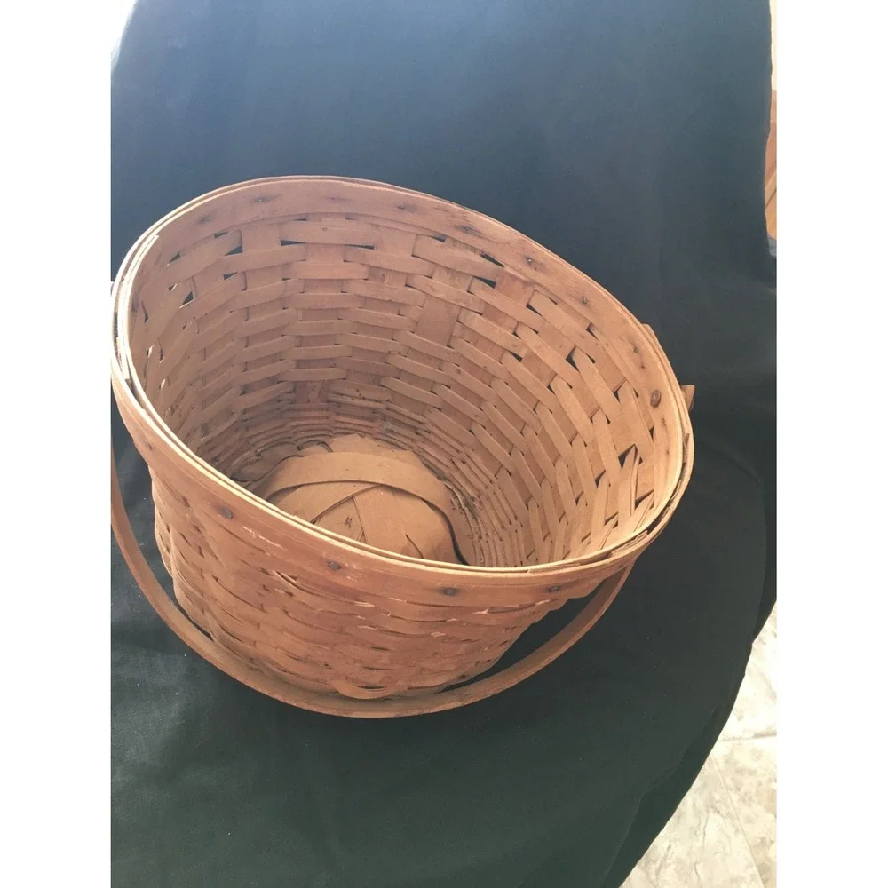 Longaberger 1986 Vintage country apple basket, collectible Made in USA