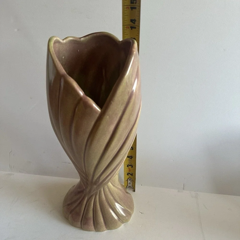 N/A beautiful vase