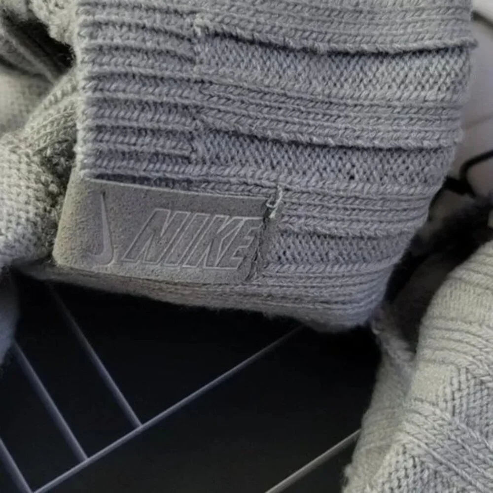 Nike knit gloves