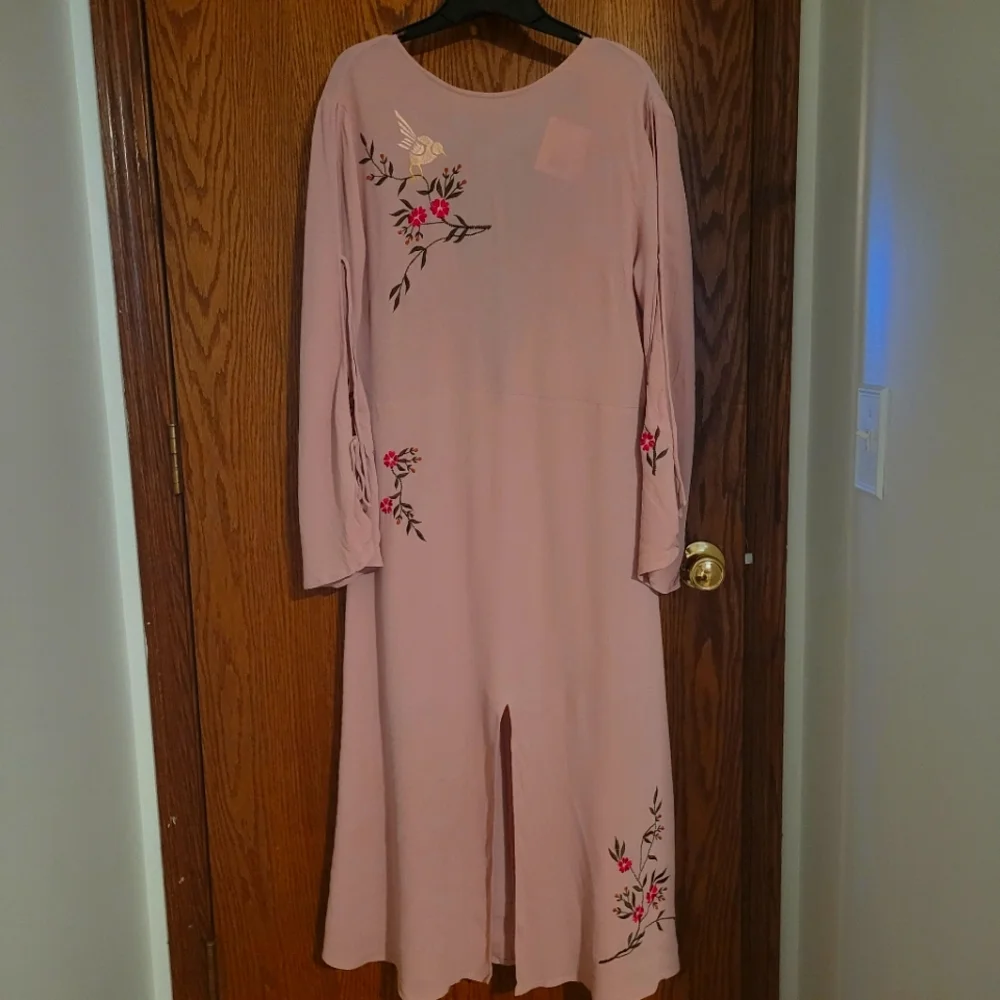 NWT / TopShop Elegant Pink Embroidered Dress