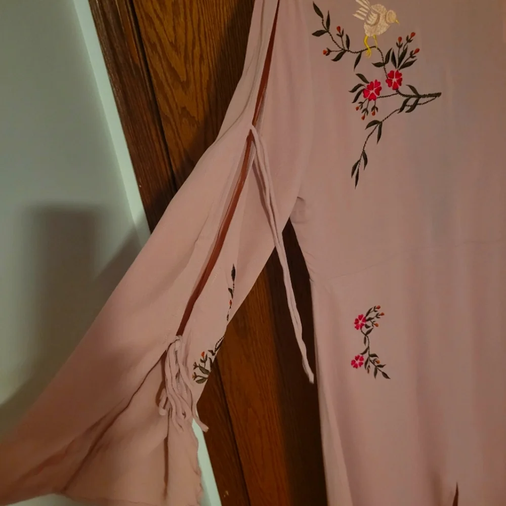 NWT / TopShop Elegant Pink Embroidered Dress