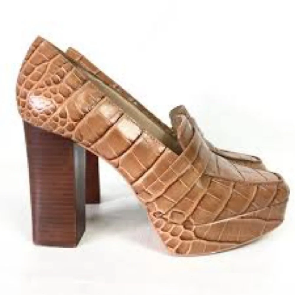 VINCE CAMUTO Mebrana Platform Pump in Brown Embossed Croc, Size 10. EUC Like New