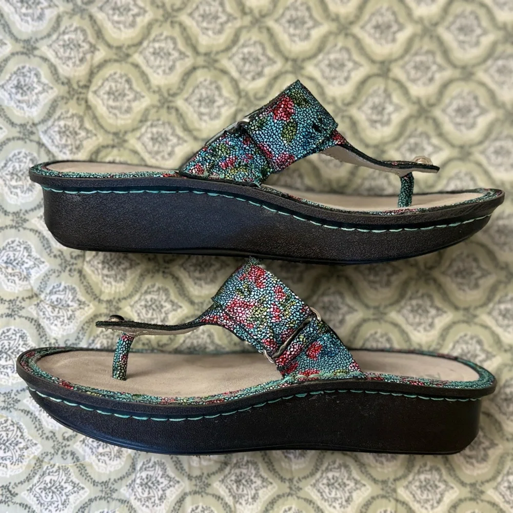 Alegria Carina‎ Aqua Floral Leather Wedge Sandals Women’s Size 39 EU 8.5 US
