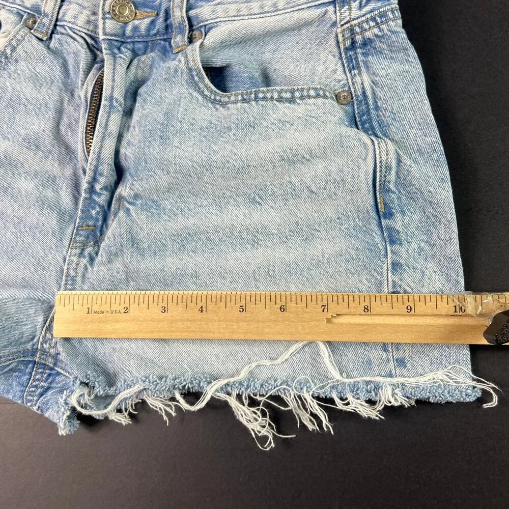 American Eagle Short Women 28* Mom Hi Rise Light Blue Faded Cut Off Jorts Tag 6R