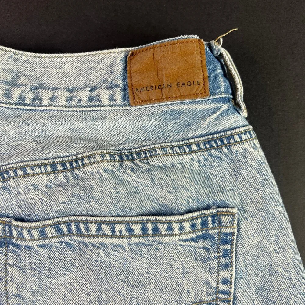 American Eagle Short Women 28* Mom Hi Rise Light Blue Faded Cut Off Jorts Tag 6R