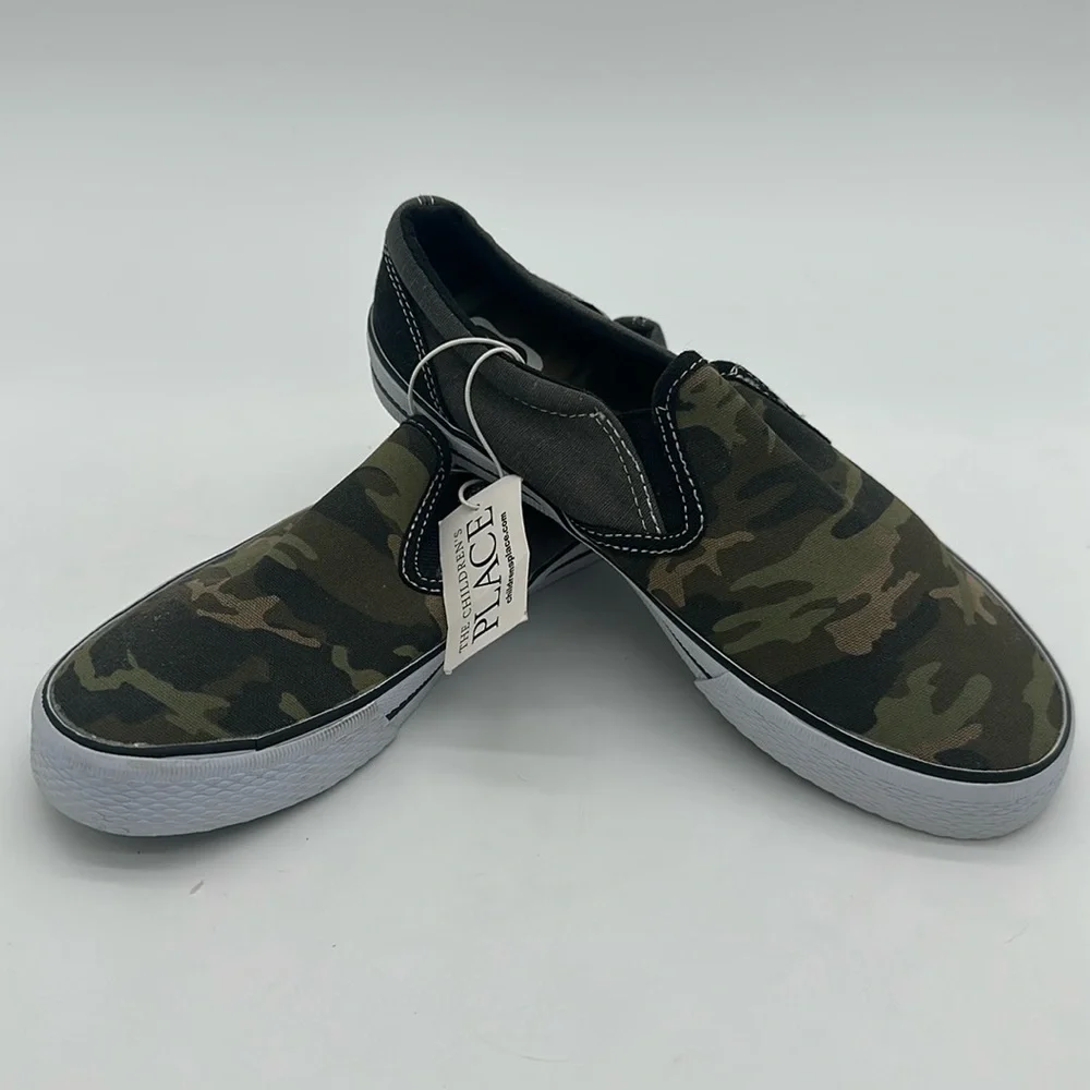 The Children's Place Green and Black Sneakers Size 3 Youth NWT