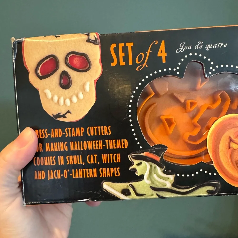 Williams Sonoma spooky witch