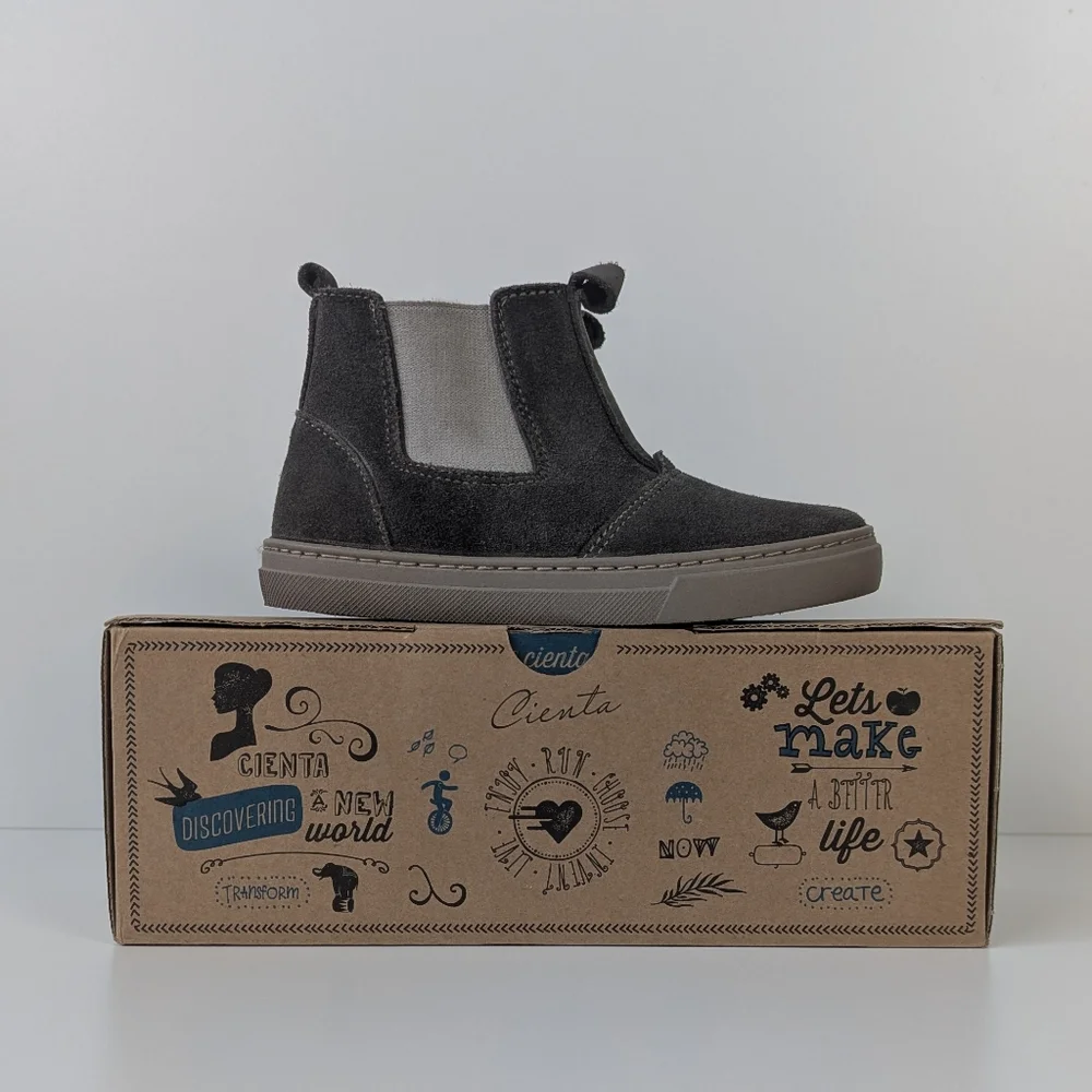 Cienta Kids Gray Suede Chucca Boots 13