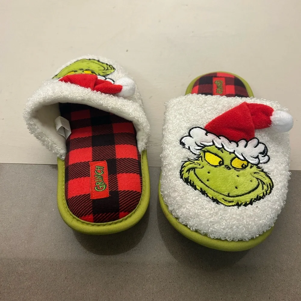 The Grinch cozy up