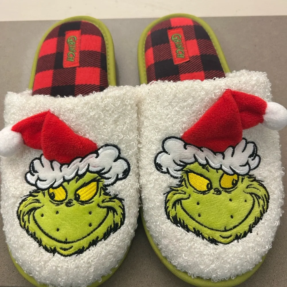 The Grinch cozy up