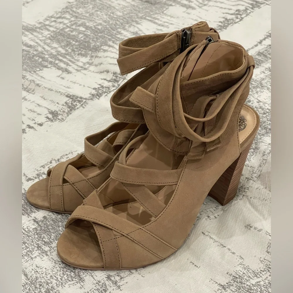 Vince Camuto‎ 9.5 Leather Upper Heeled Open Toe Side Zip