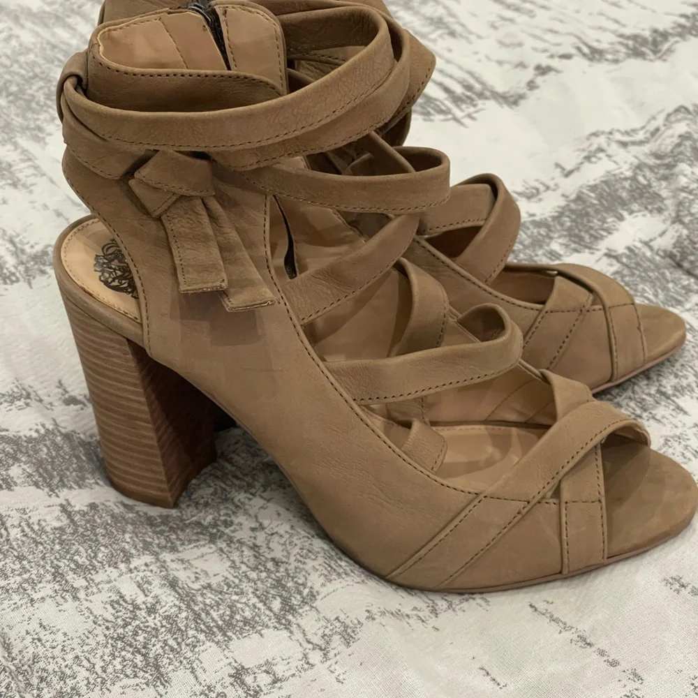Vince Camuto‎ 9.5 Leather Upper Heeled Open Toe Side Zip