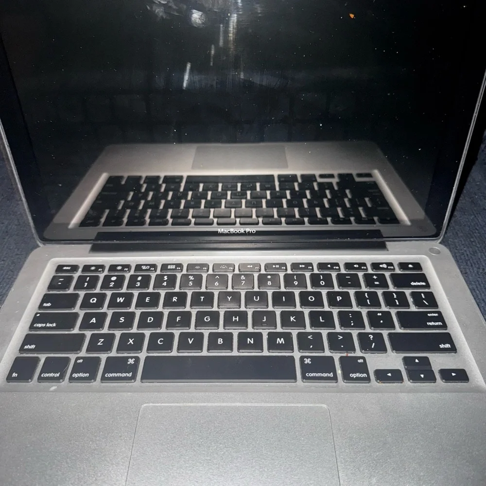 Apple sleek macbook