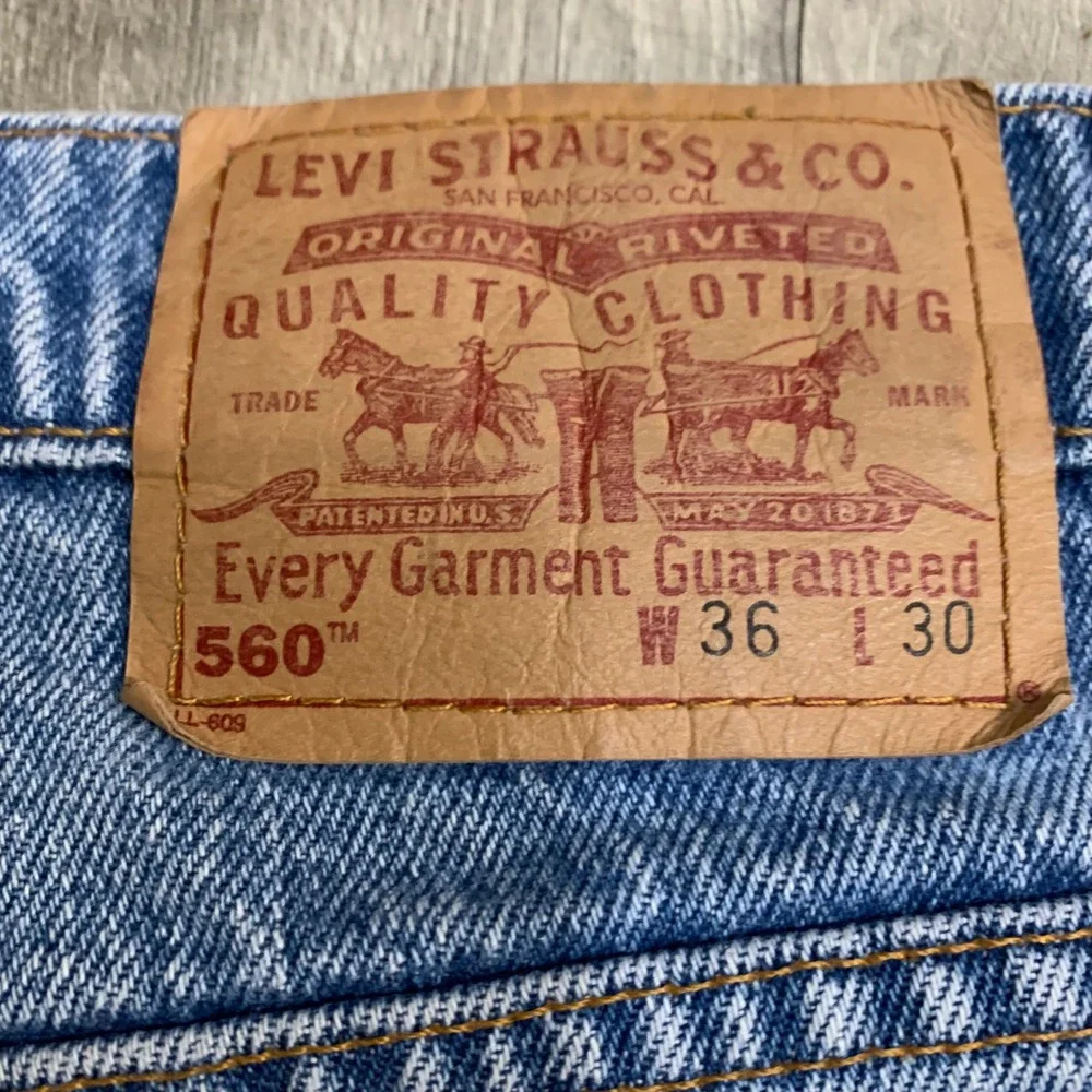 Vintage Levi's 560 Loose Fit Tapered Jeans Blue Denim 36x30 (35x29) Red Tab 90s