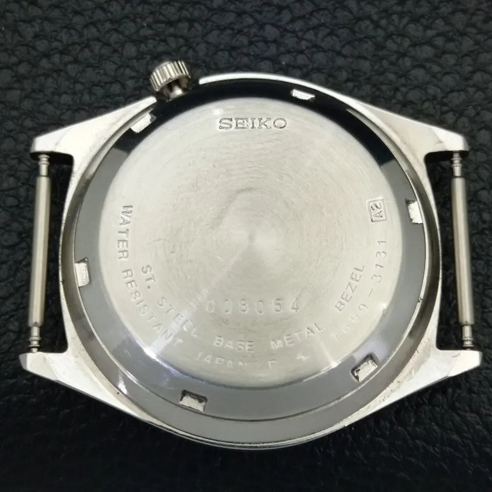 Vintage 1972 Seiko Automatic Mens Silver Watch W/daydate & Yellow accents