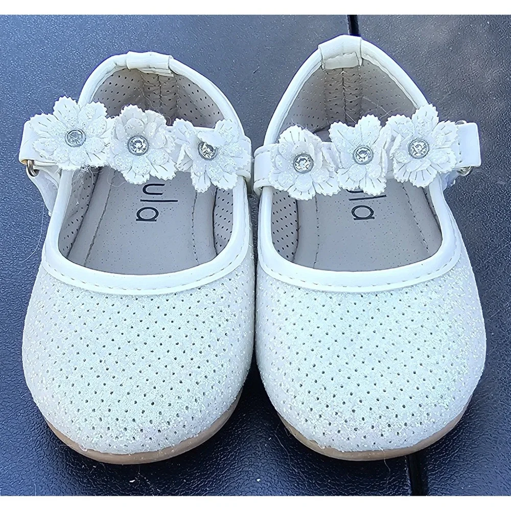 Zula Toddler Girl's Off-White Mary Janes embellished w/Flowers/Faux Stone SZ 4