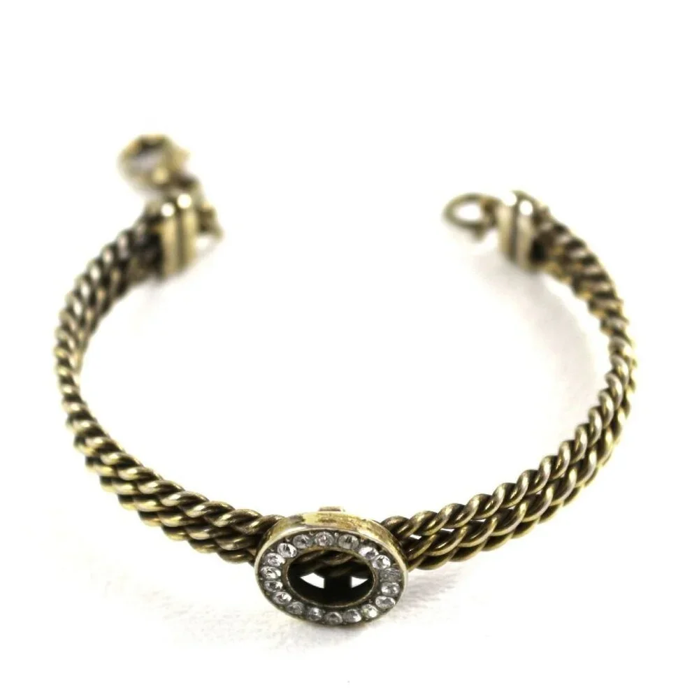 The Unbranded Brand bracelet exhibits