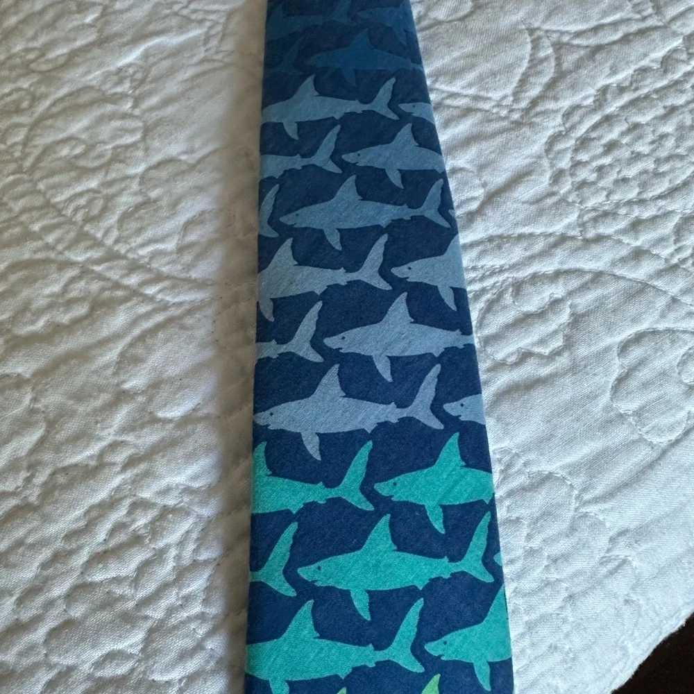Lord and Taylor Blue and Green Shark Pattern Tie super cool casual 4-8 yrs old