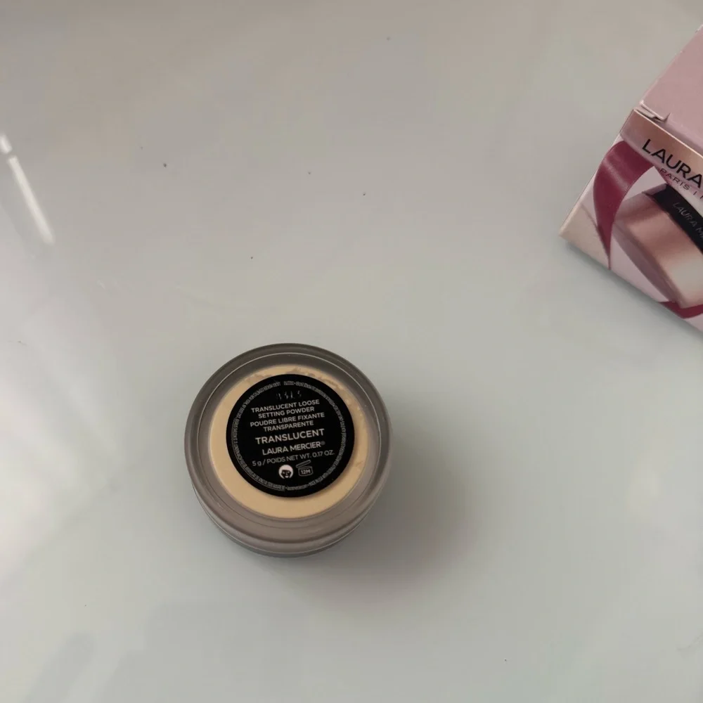 laura mercier smooth set