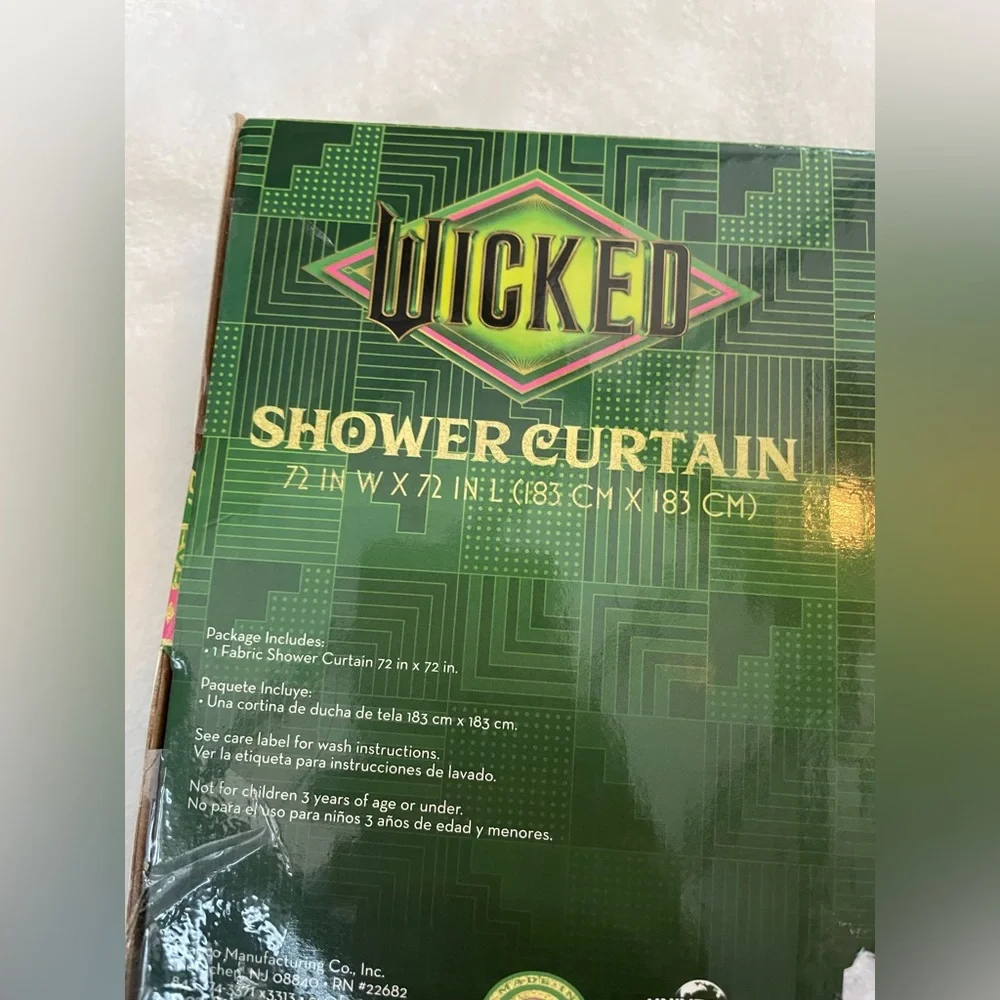Universal nwt wicked