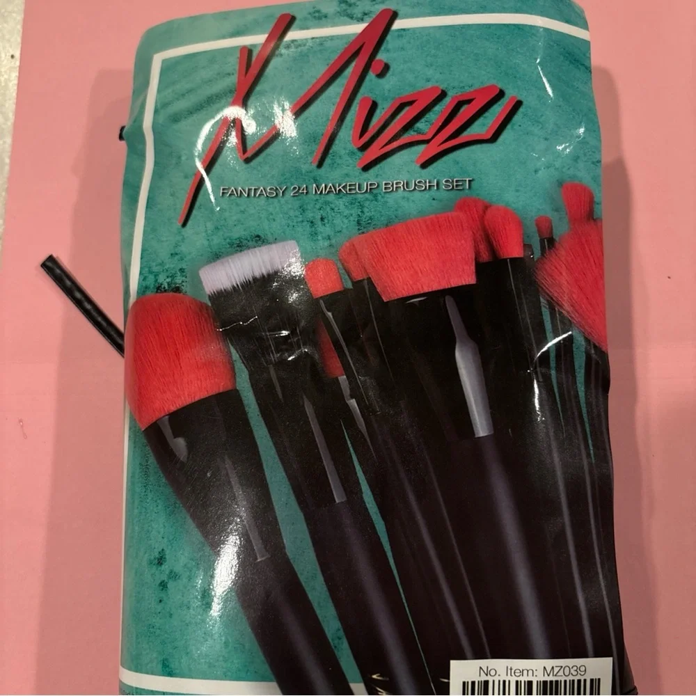 Mizz Fantasy 24-Piece Red Makeup Brush Set