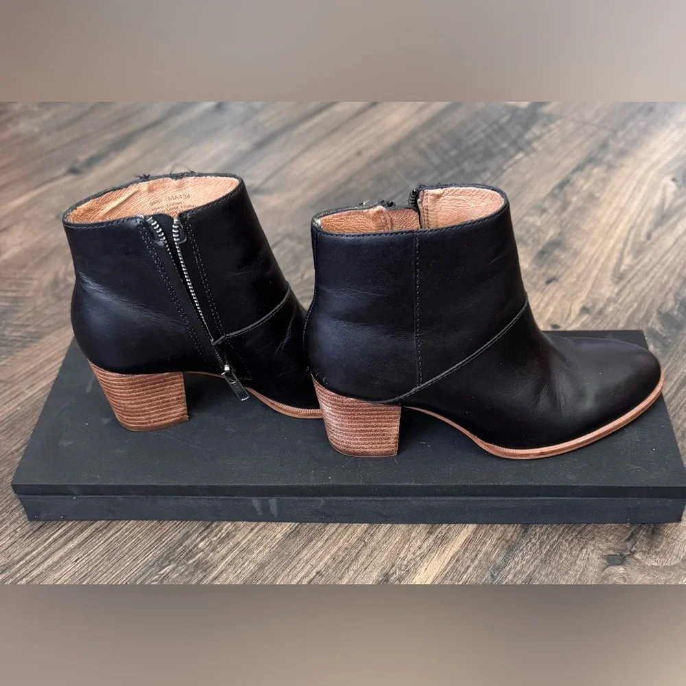 Madewell Rosie Black Leather Ankle Booties.