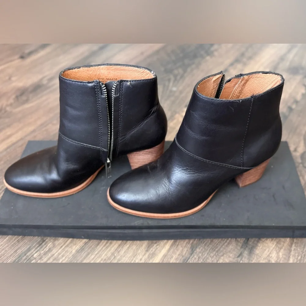 Madewell Rosie Black Leather Ankle Booties.