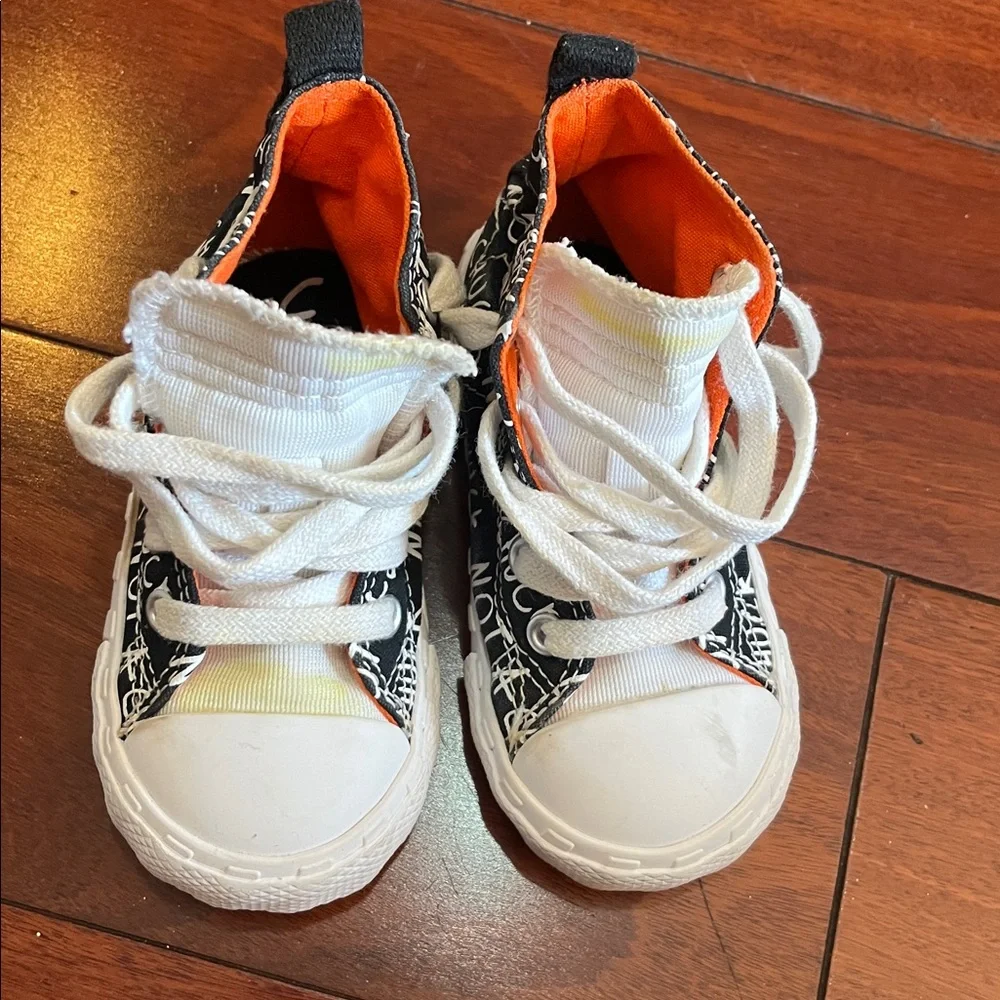 Converse sneakers black