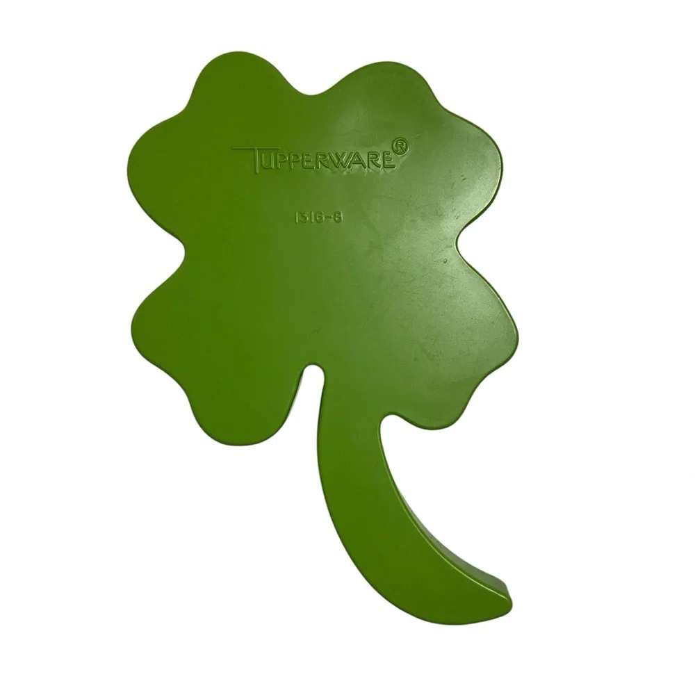 Tupperware shamrock clover
