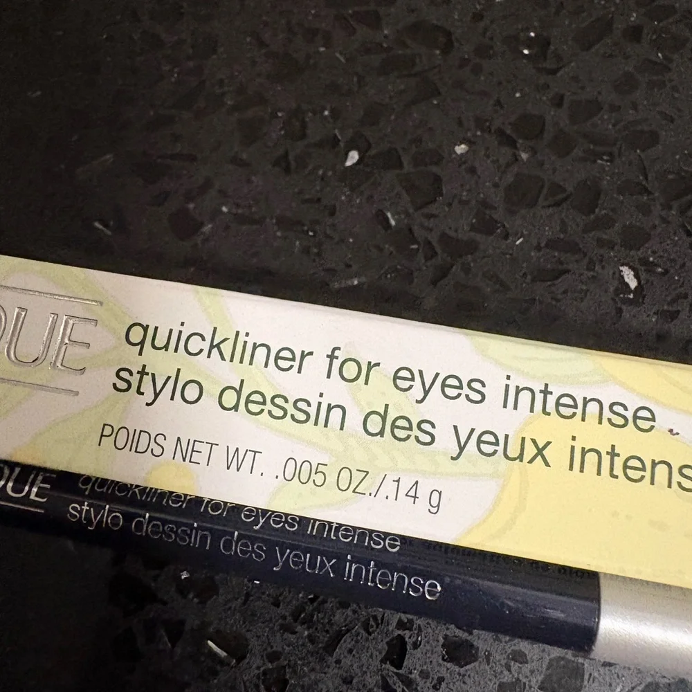 Clinique new quickliner