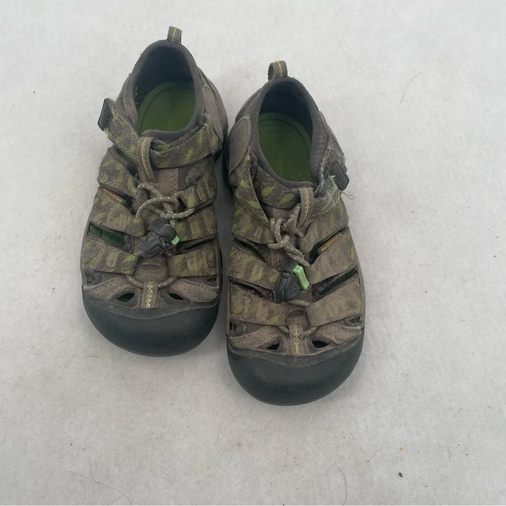 KEEN Boys Newport Waterproof Shoe Sandal Green/Grey size: 13