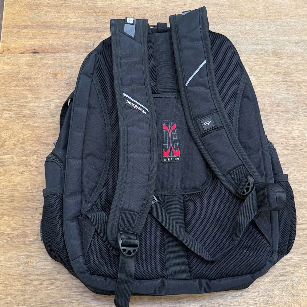 SwissGear stylish black
