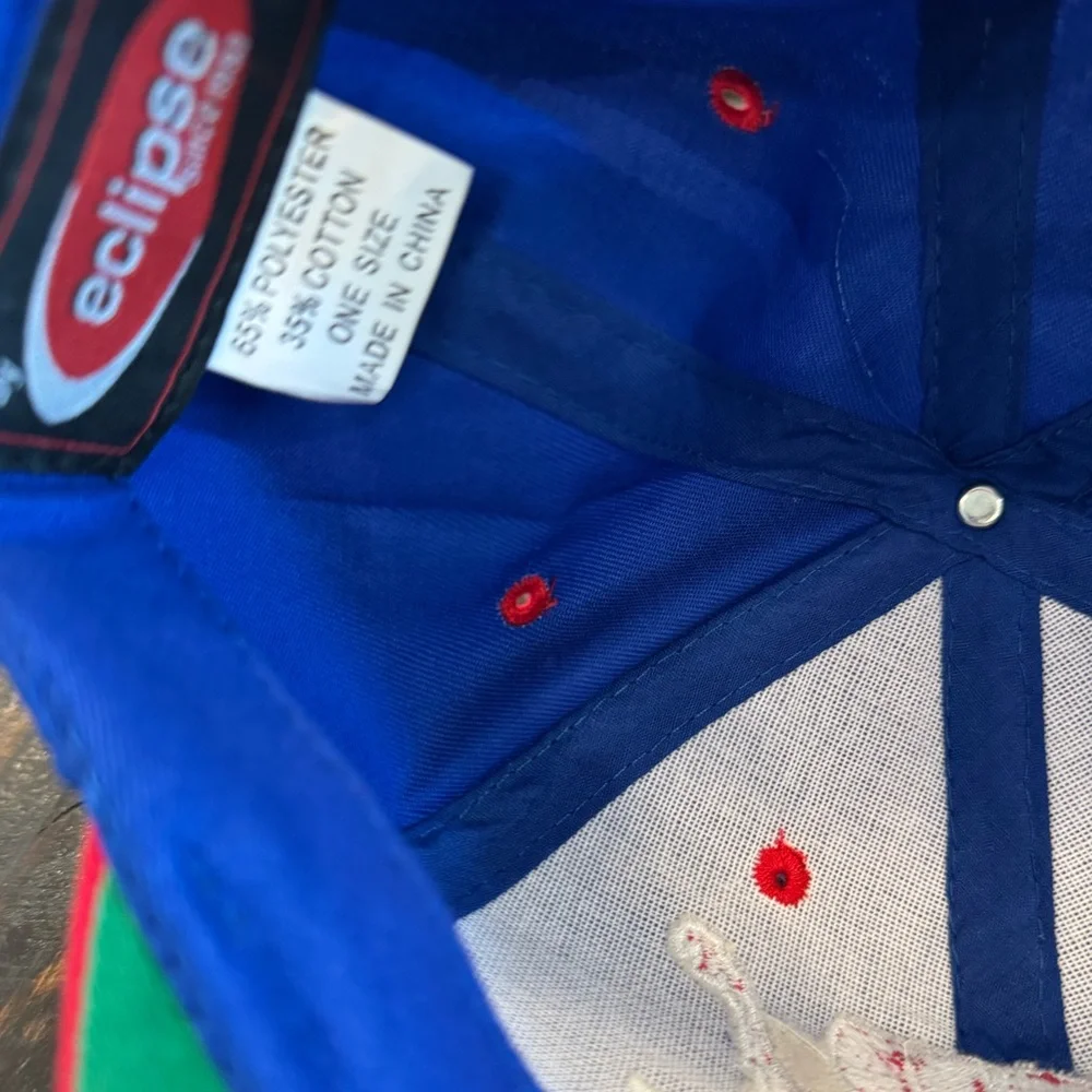 Eclipse lettering features cap