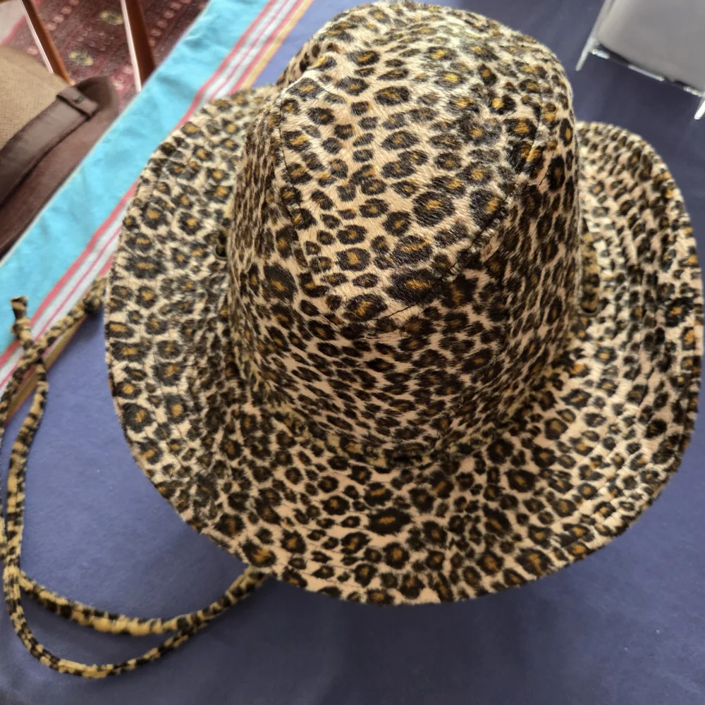 Jang Won Caps leopard print
