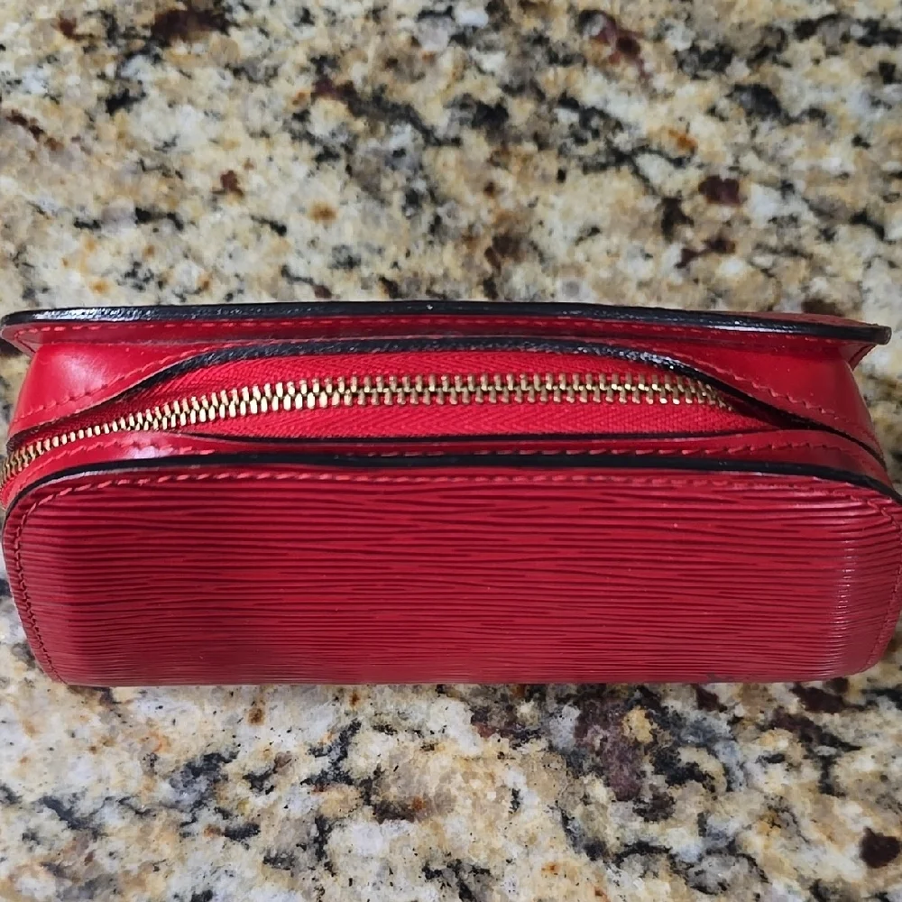 * Like New * Louis Vuitton Epi Dauphine PM Clutch
