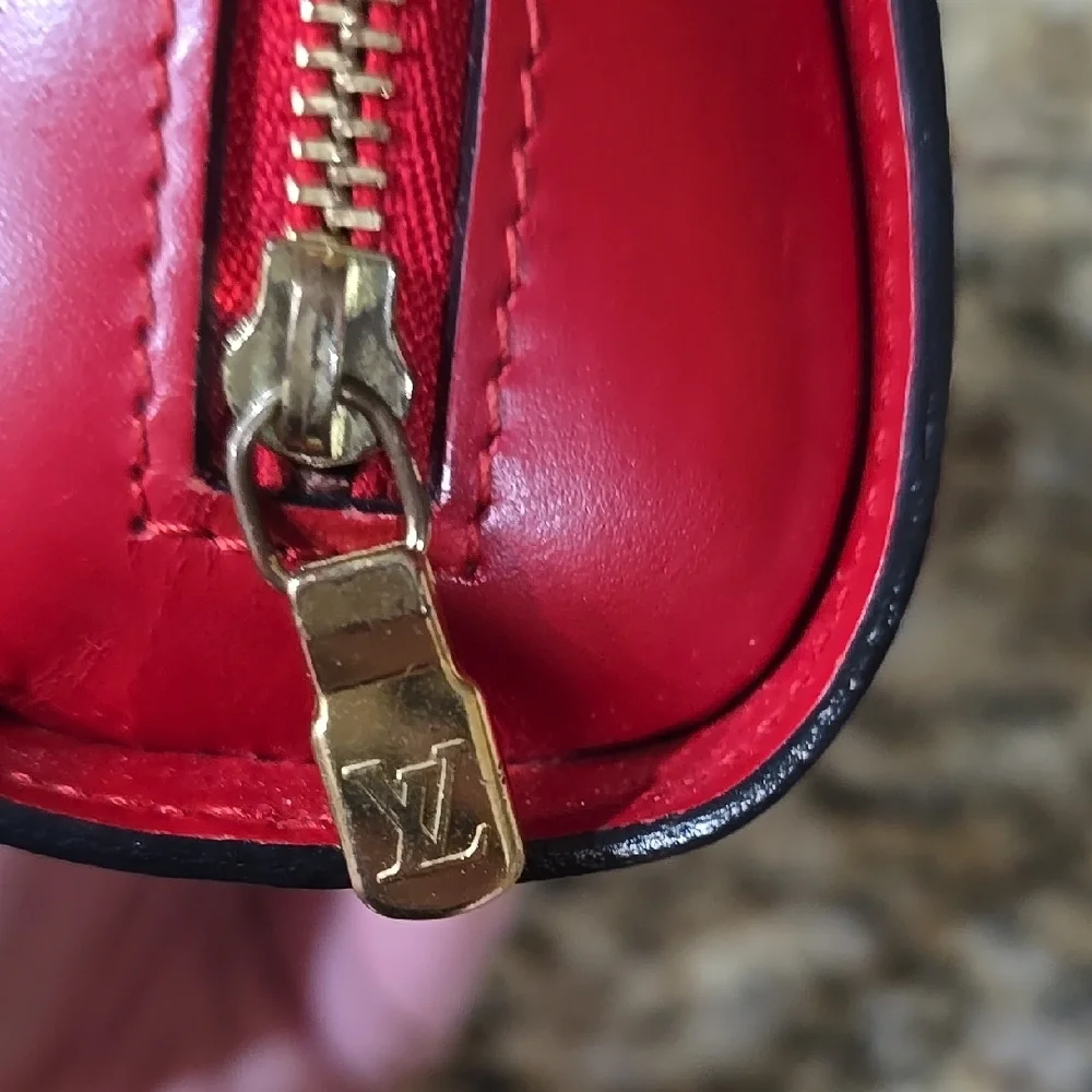 * Like New * Louis Vuitton Epi Dauphine PM Clutch