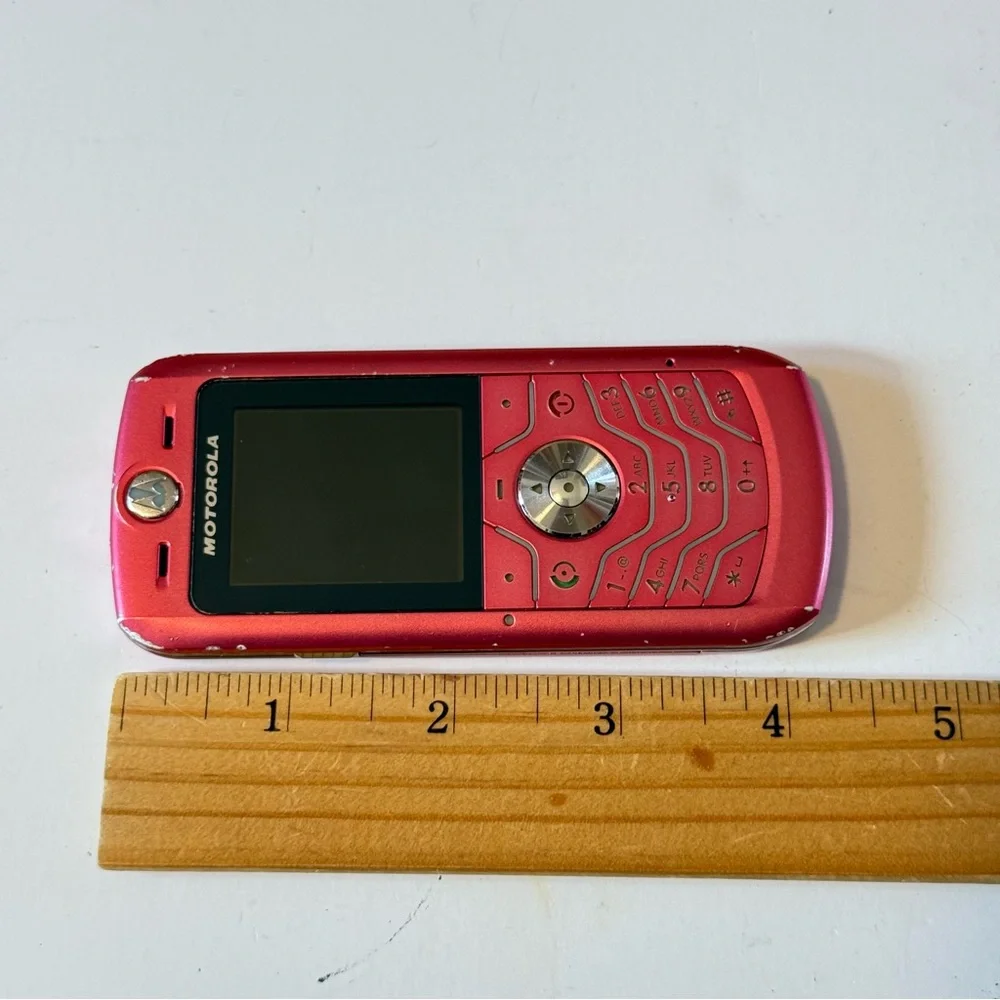 Motorola L6 Hot Pink Slim Cell Phone “UNTESTED”No Charger Buy As Is Read Below!