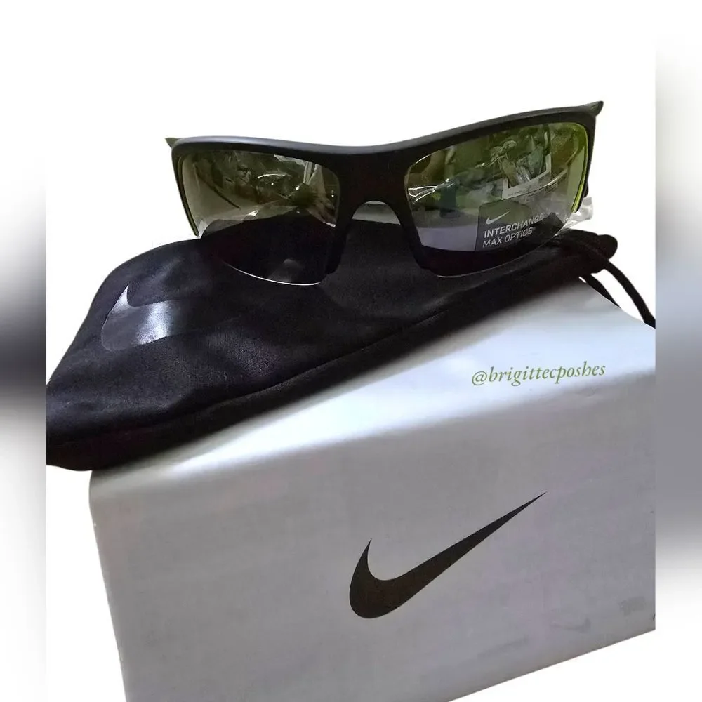 NIKE Unisex Diverge Matte Black Sunglasses
