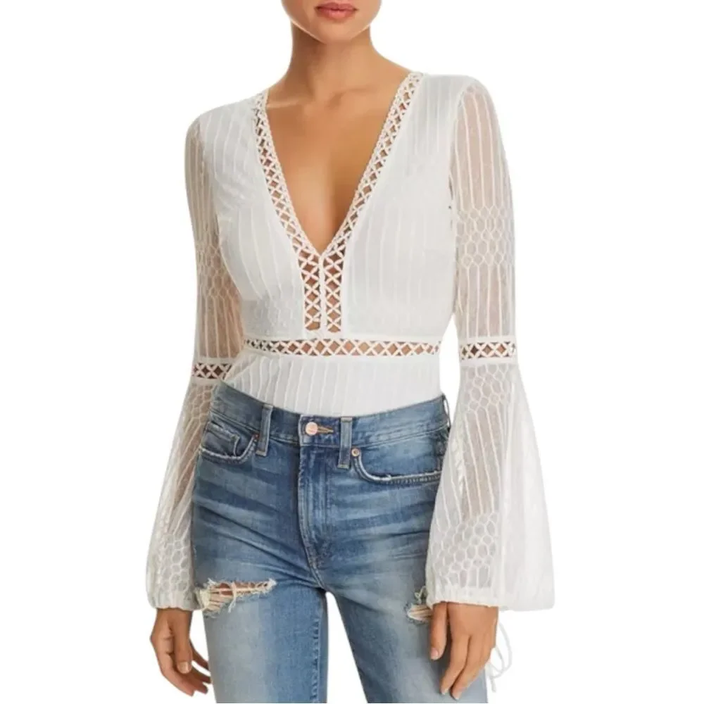 Tiger Mist Alaska White Crochet Lace Bell Sleeve Bodysuit – NWT Size M