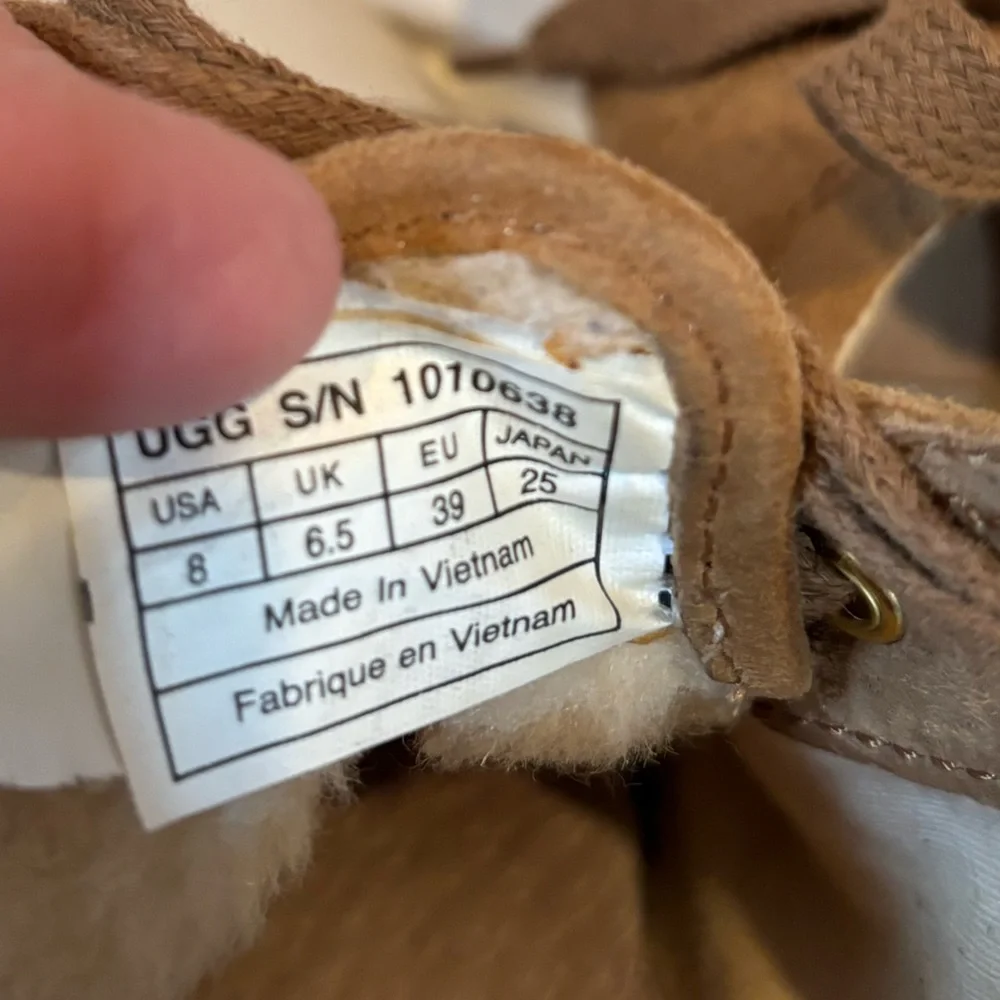 UGG women chestnut