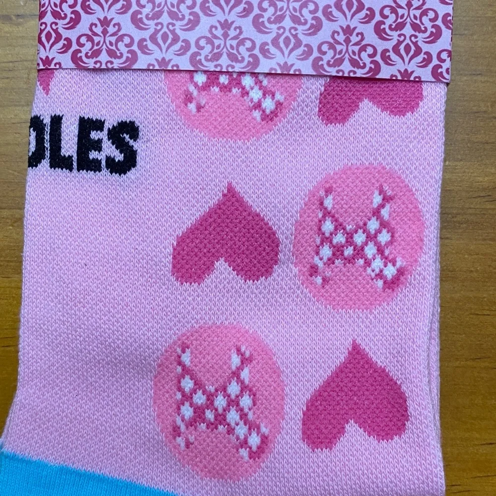 N/A blue socks pink