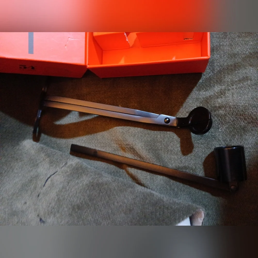 N/A snuffer featuring includes