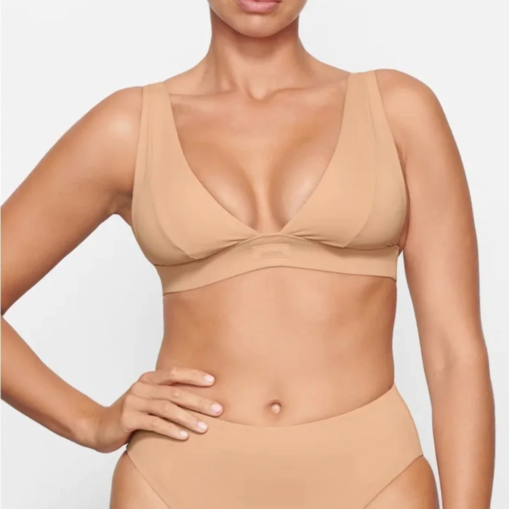 SKIMS signature plunge