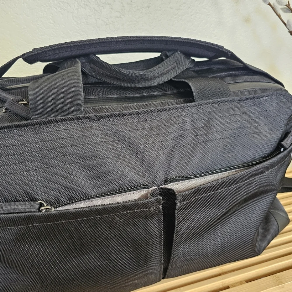 The Pakt designed present
