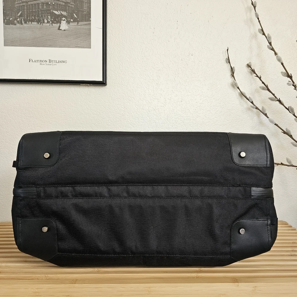 The Pakt designed present