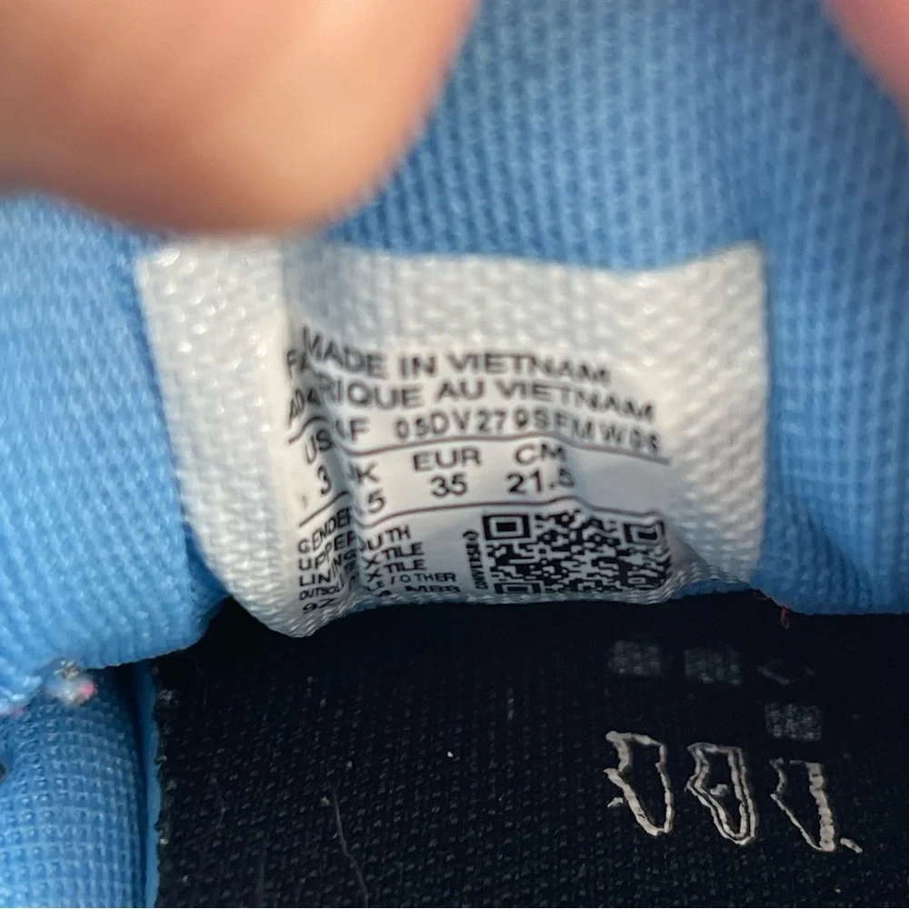 Converse excellent preowned