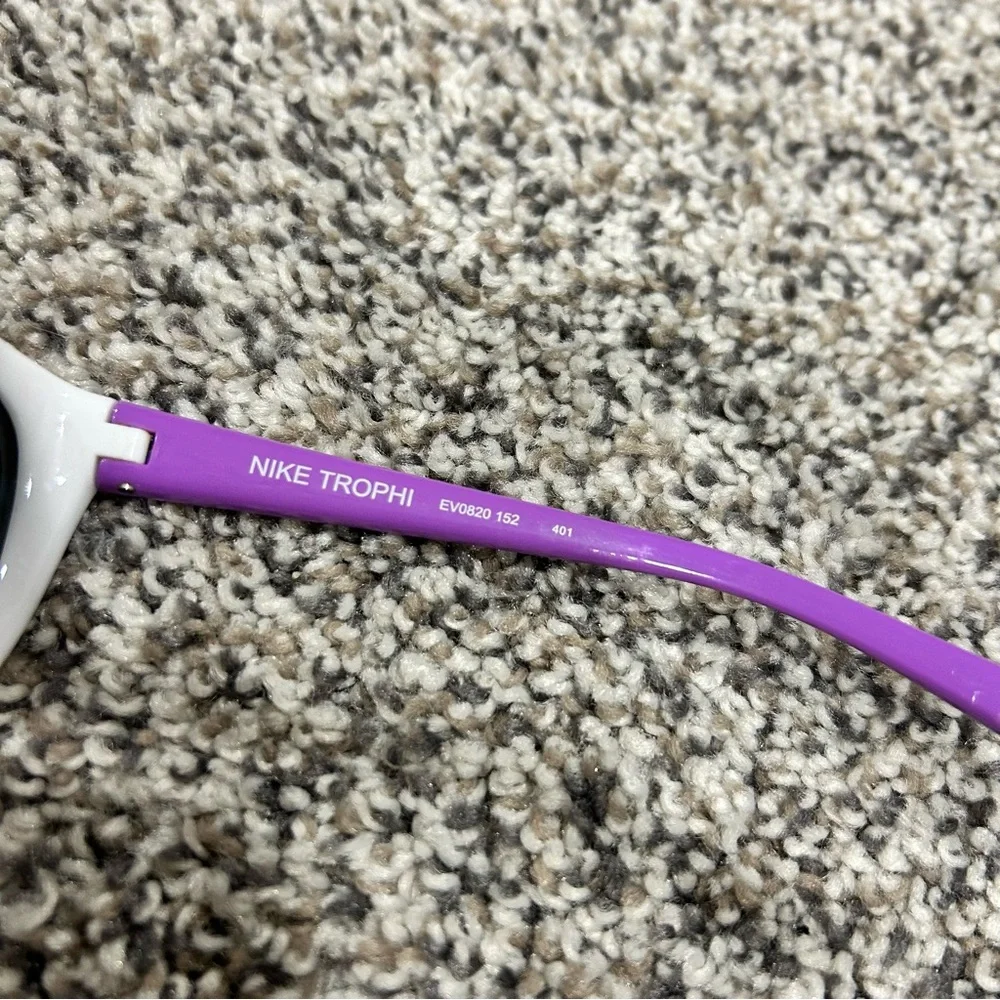 Nike chic sunglasses