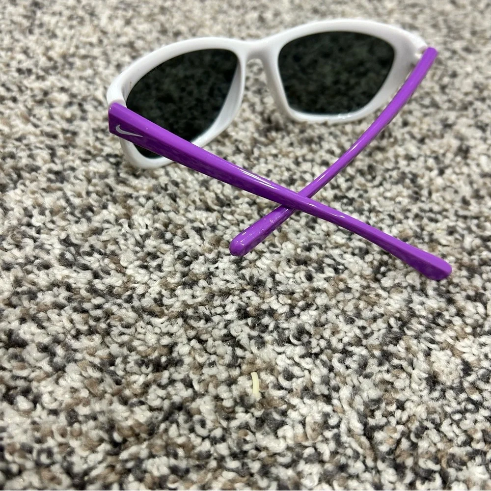 Nike chic sunglasses